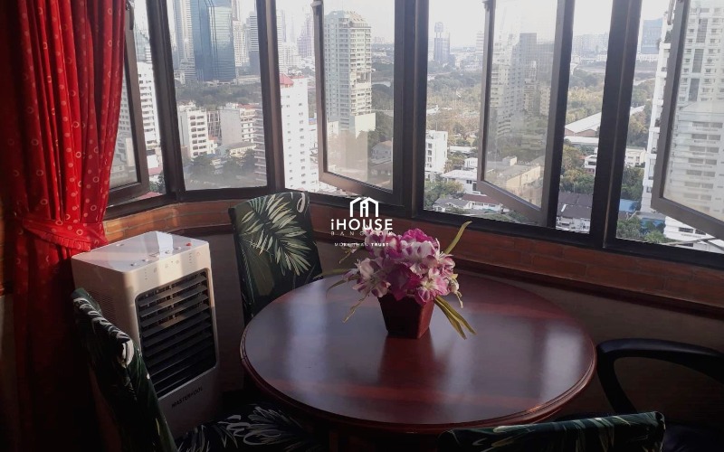 Omni Tower Sukhumvit Nana