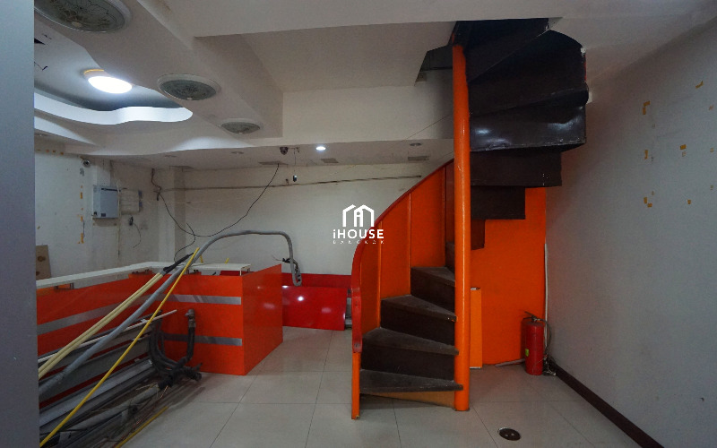 Commercial building for sale in Soi Chan 35