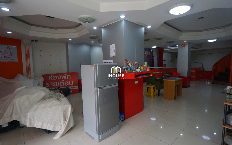 Commercial building for sale in Soi Chan 35