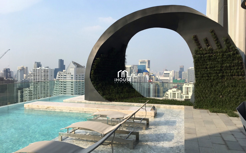 Edge Sukhumvit 23